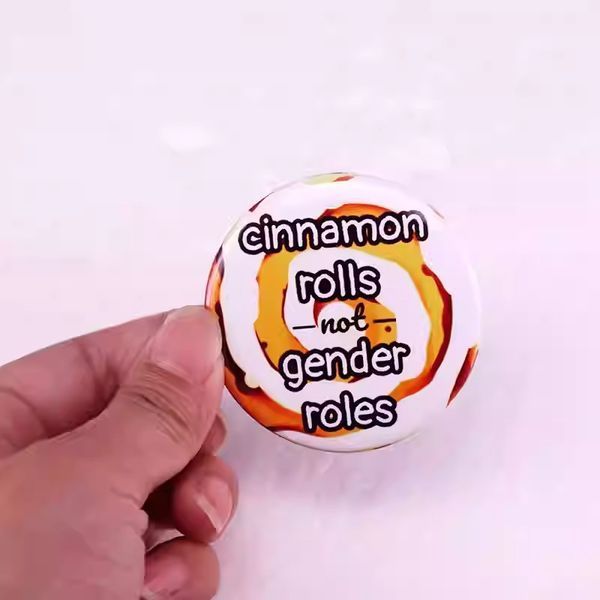 Значок пластиковий Cinnamon rolls not gender roles copy_1_676475467878 фото